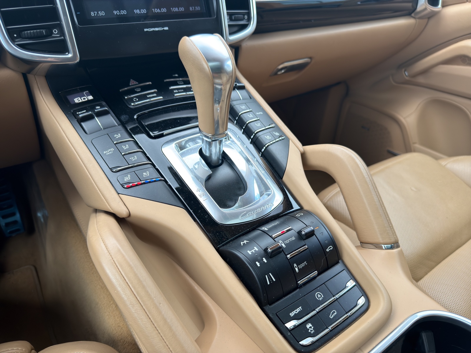 PORSCHE Cayenne 4.8 V8 Turbo / Top Zustand-image-17