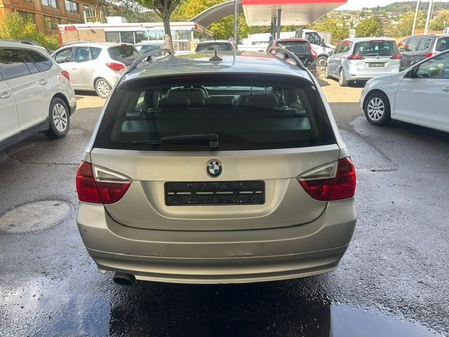 BMW 320i Touring Steptronic-image-2