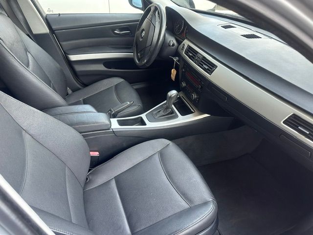 BMW 320i Touring Steptronic-image-9