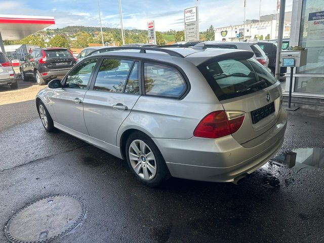 BMW 320i Touring Steptronic-image-4