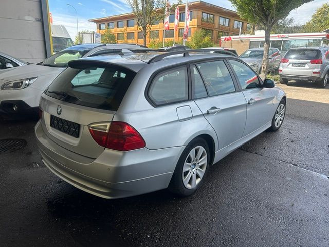 BMW 320i Touring Steptronic-image-1