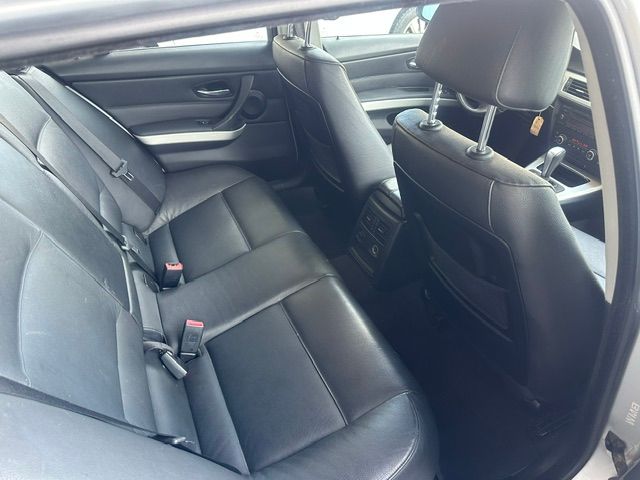 BMW 320i Touring Steptronic-image-6