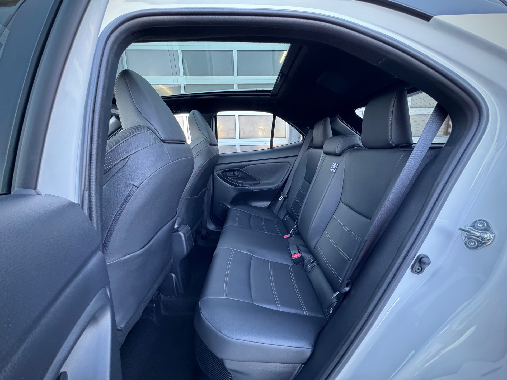 TOYOTA Yaris Cross 1.5 Premiere Edition e-CVT AWDi - Véhicule Suisse (CH)-image-7