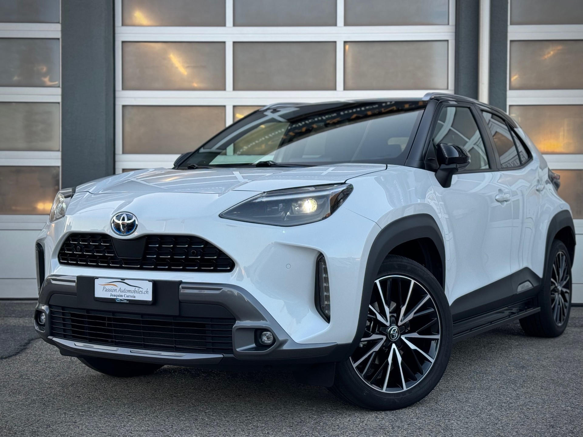 TOYOTA Yaris Cross 1.5 Premiere Edition e-CVT AWDi - Véhicule Suisse (CH)