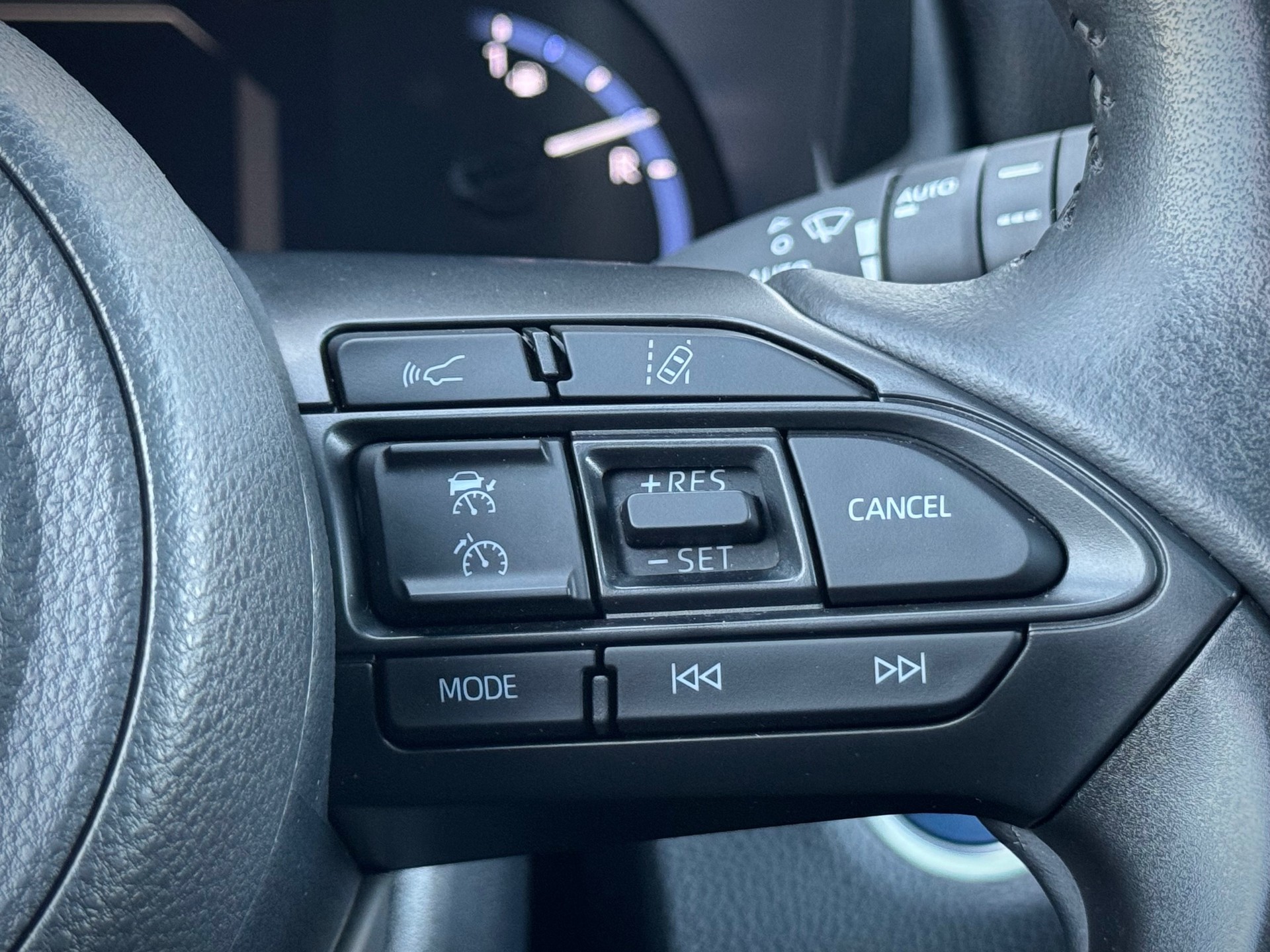 TOYOTA Yaris Cross 1.5 Premiere Edition e-CVT AWDi - Véhicule Suisse (CH)-image-8