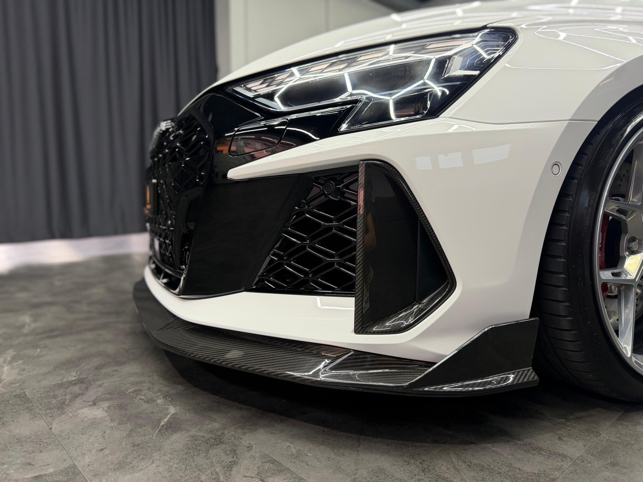 AUDI RS3 Sportback 2.5 TSI quattro | CH-Auto | CT-Carbon Kit | Panoramadach | H&R Federn | Sansar Wheels Chrome-image-8