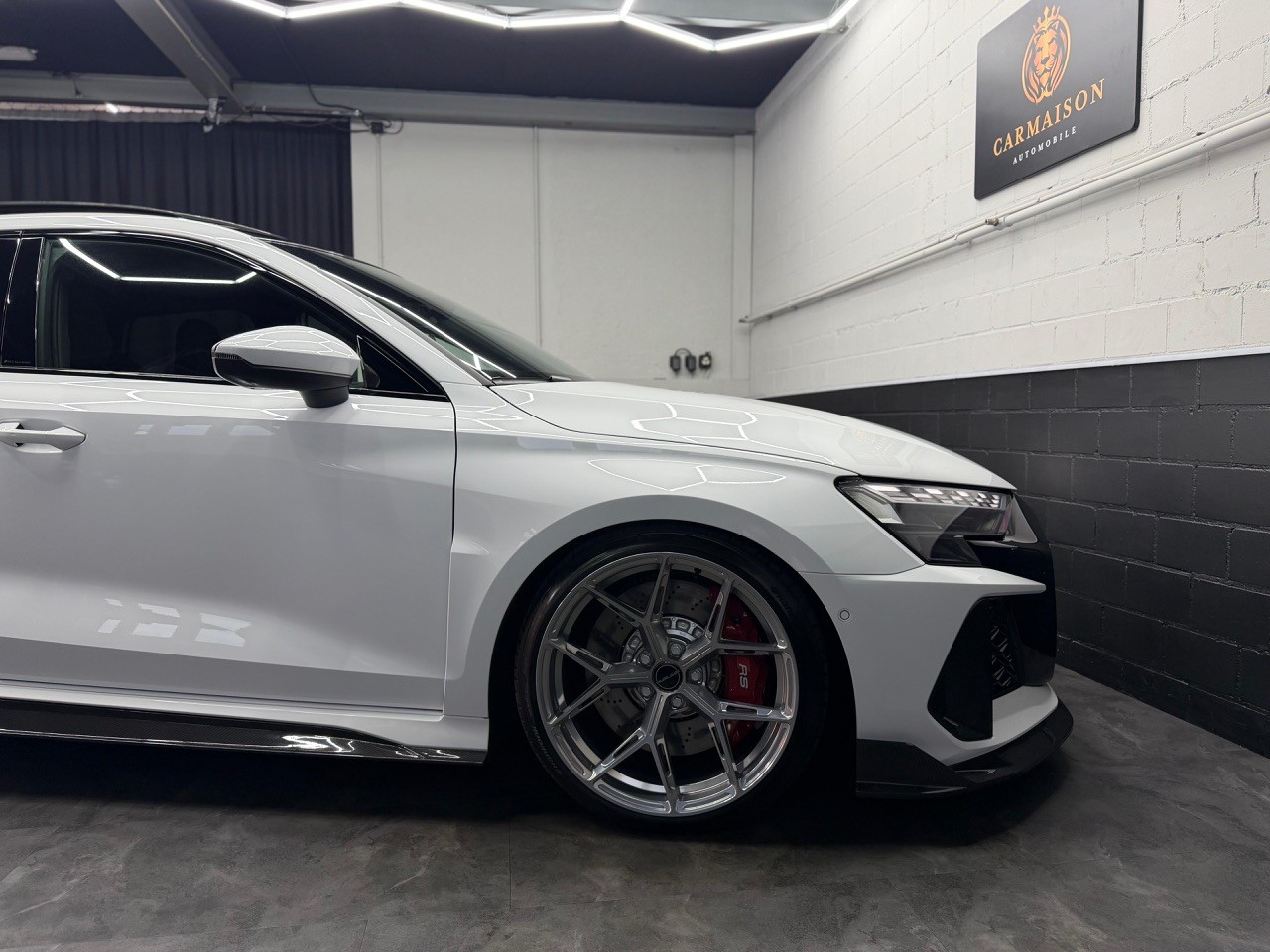 AUDI RS3 Sportback 2.5 TSI quattro | CH-Auto | CT-Carbon Kit | Panoramadach | H&R Federn | Sansar Wheels Chrome-image-15