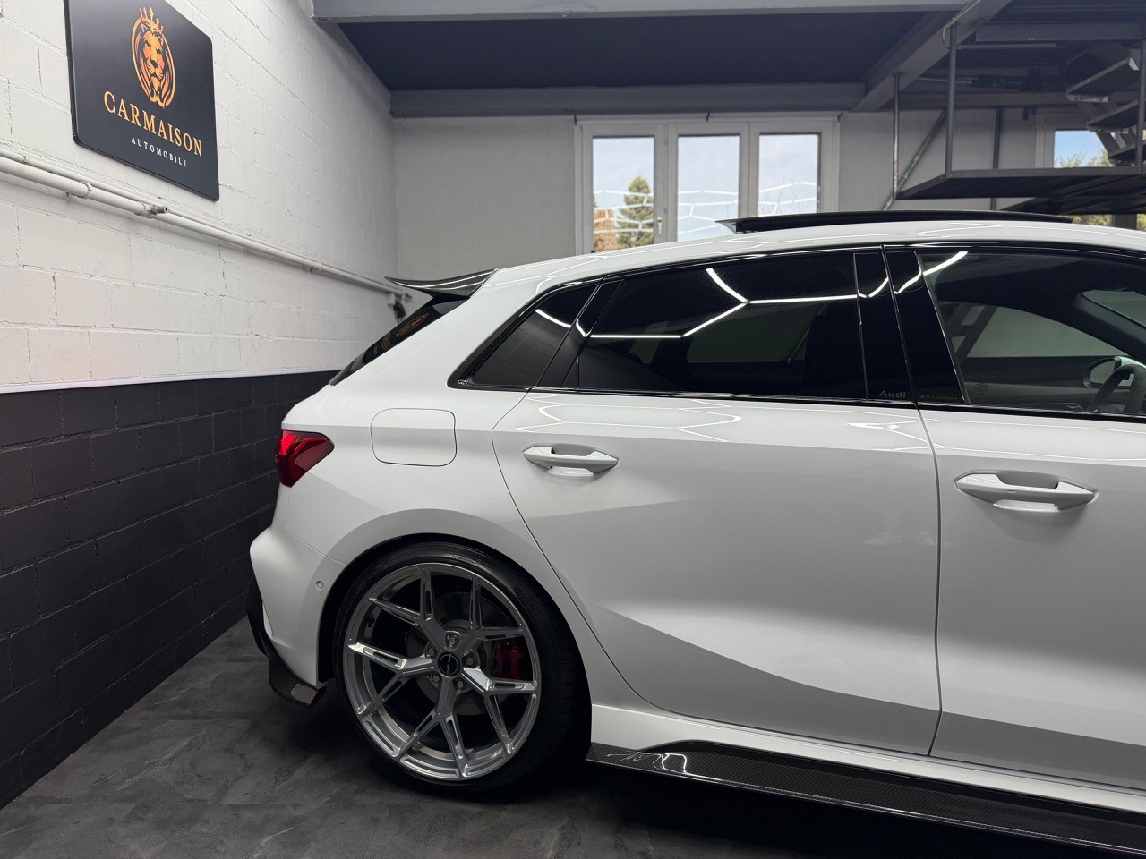 AUDI RS3 Sportback 2.5 TSI quattro | CH-Auto | CT-Carbon Kit | Panoramadach | H&R Federn | Sansar Wheels Chrome-image-6