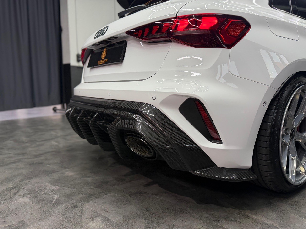 AUDI RS3 Sportback 2.5 TSI quattro | CH-Auto | CT-Carbon Kit | Panoramadach | H&R Federn | Sansar Wheels Chrome-image-13