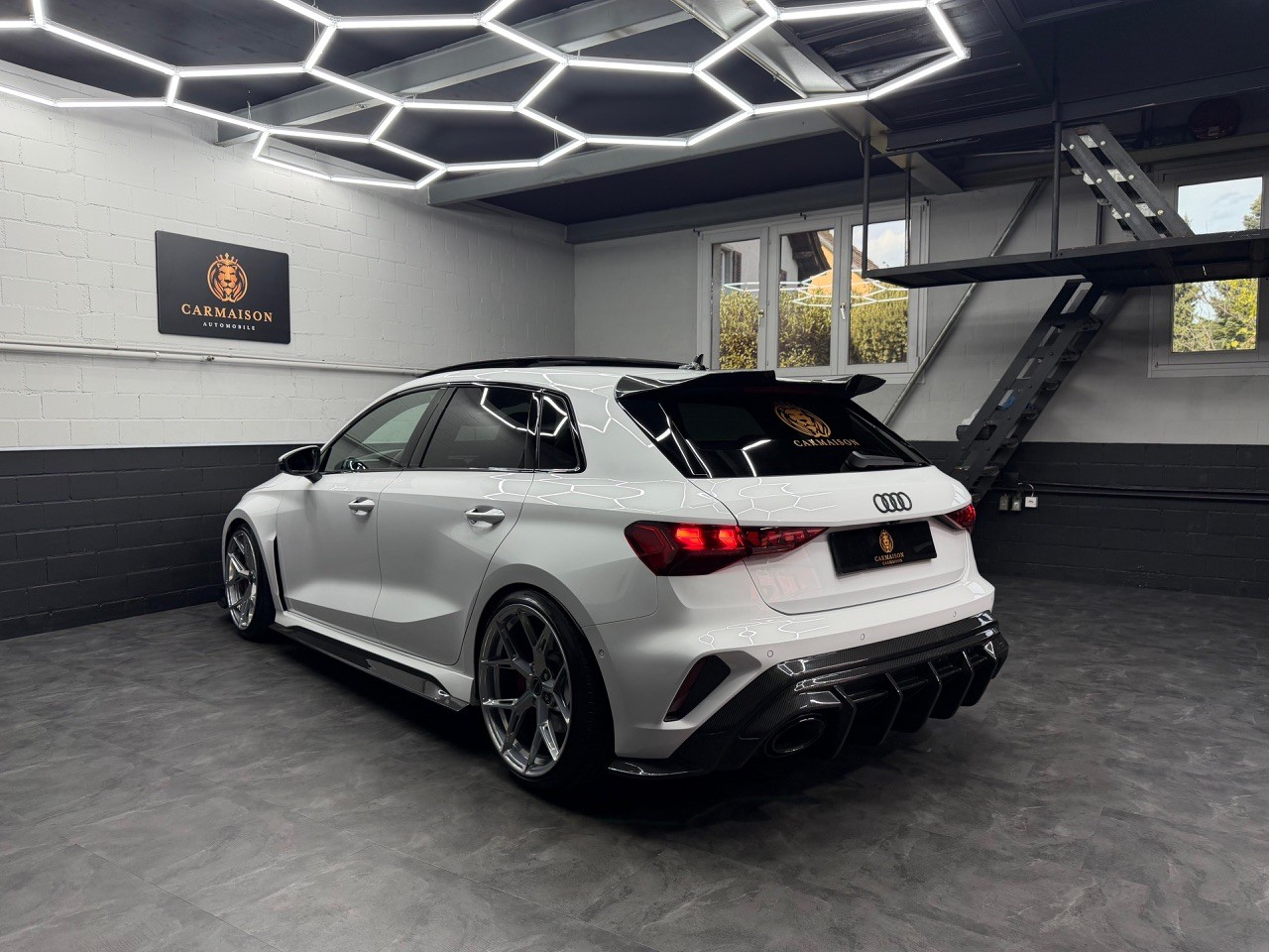 AUDI RS3 Sportback 2.5 TSI quattro | CH-Auto | CT-Carbon Kit | Panoramadach | H&R Federn | Sansar Wheels Chrome-image-9