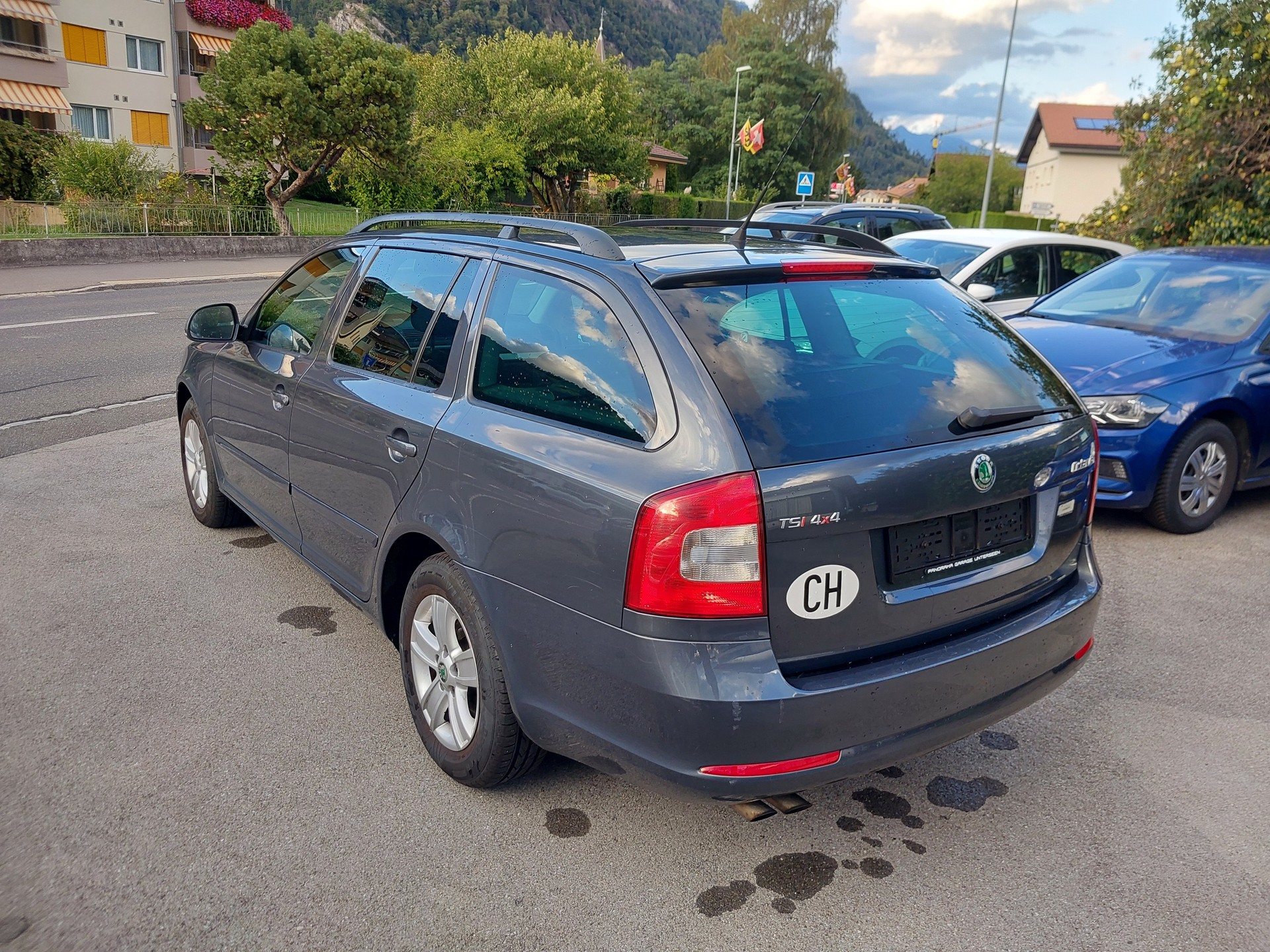 SKODA Octavia Combi 1.8 TSI 50Years 4x4-image-3