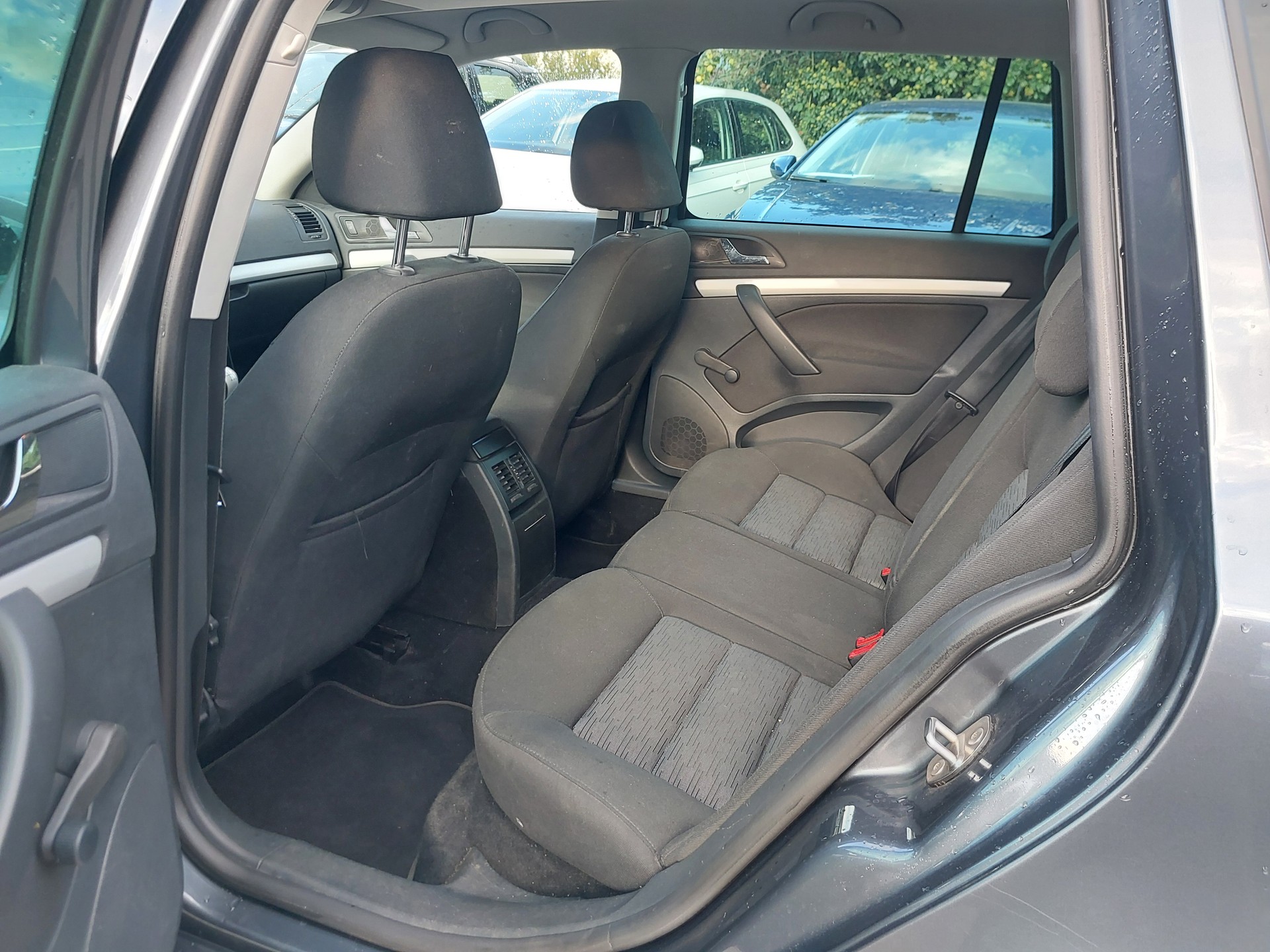 SKODA Octavia Combi 1.8 TSI 50Years 4x4-image-7
