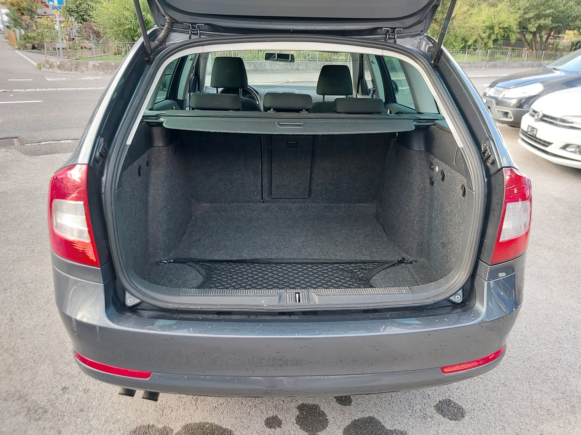 SKODA Octavia Combi 1.8 TSI 50Years 4x4-image-9