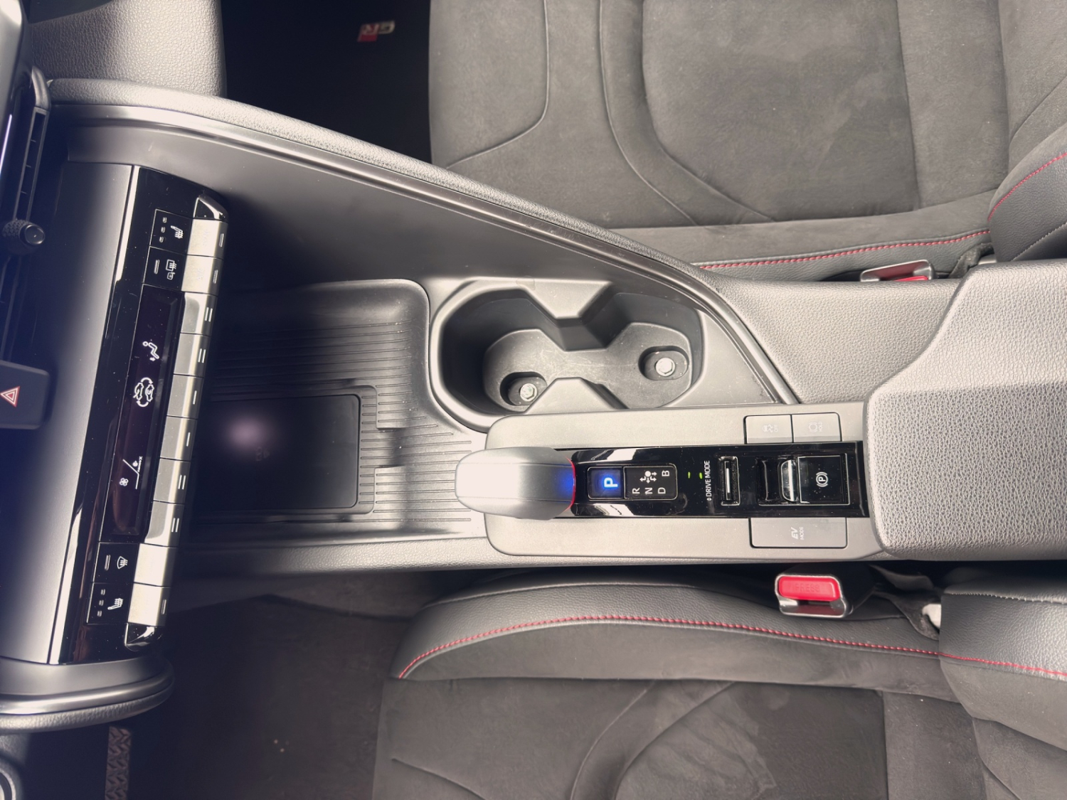TOYOTA C-HR 2.0 HEV GR Sport Premiere 4x4-image-20