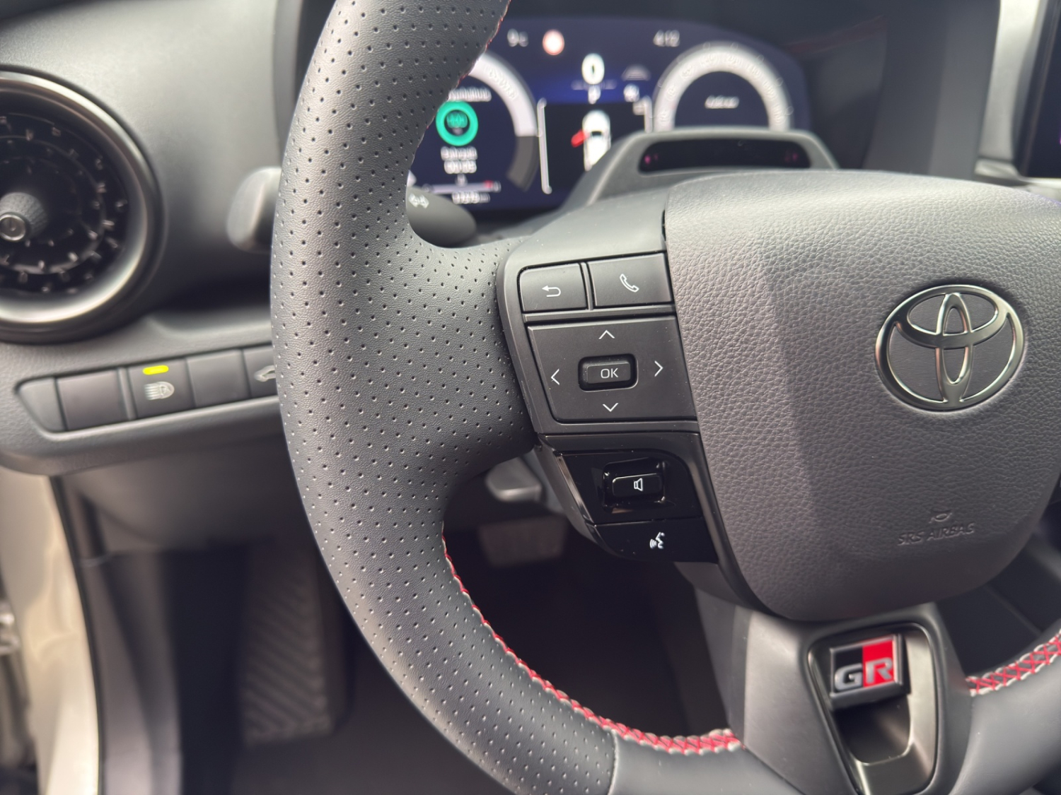 TOYOTA C-HR 2.0 HEV GR Sport Premiere 4x4-image-18