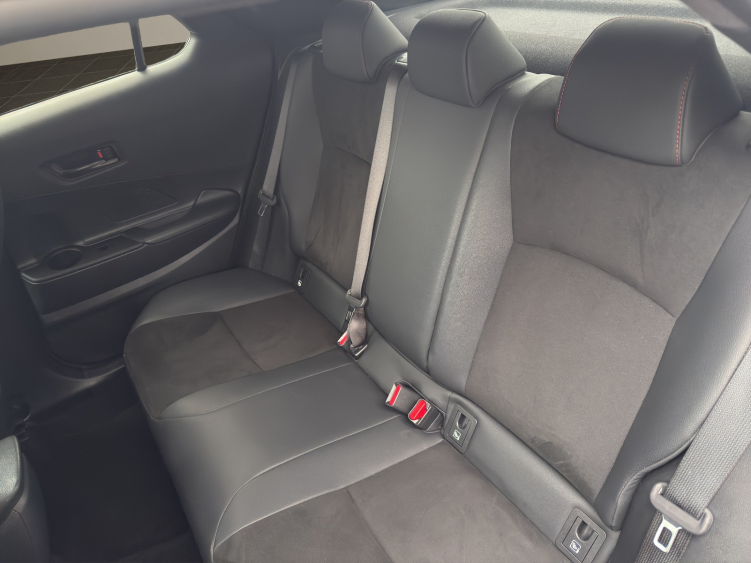 TOYOTA C-HR 2.0 HEV GR Sport Premiere 4x4-image-9