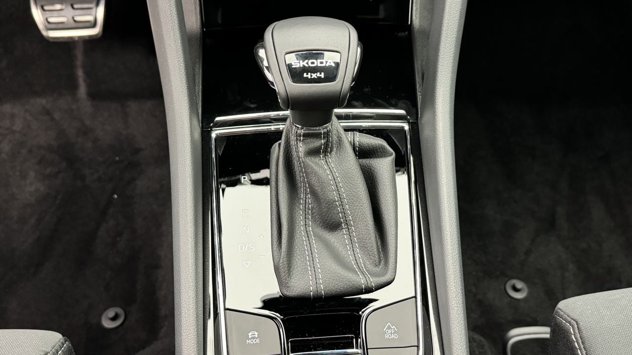 SKODA Karoq 2.0 TSI SportLine 4x4 DSG-image-10