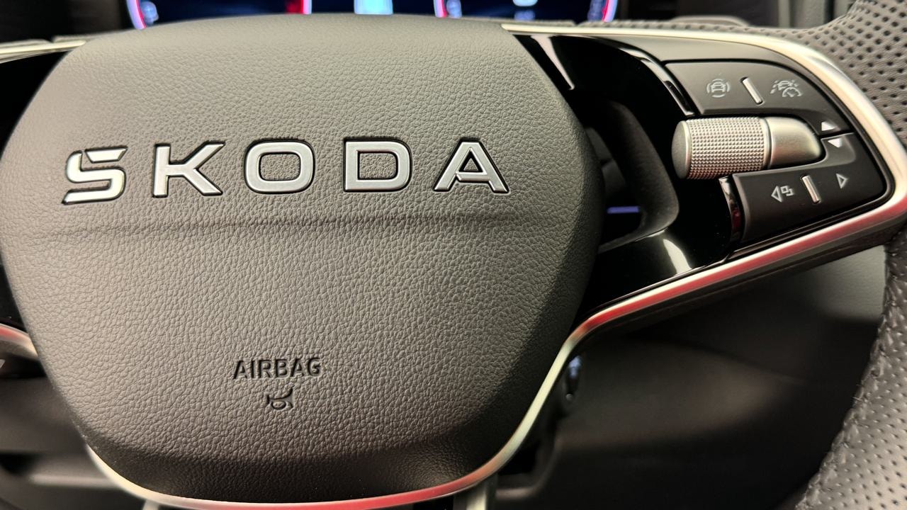 SKODA Karoq 2.0 TSI SportLine 4x4 DSG-image-9