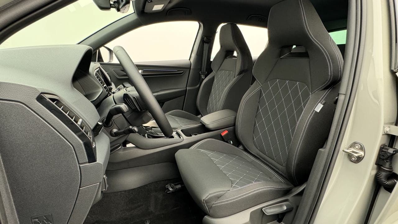 SKODA Karoq 2.0 TSI SportLine 4x4 DSG-image-4
