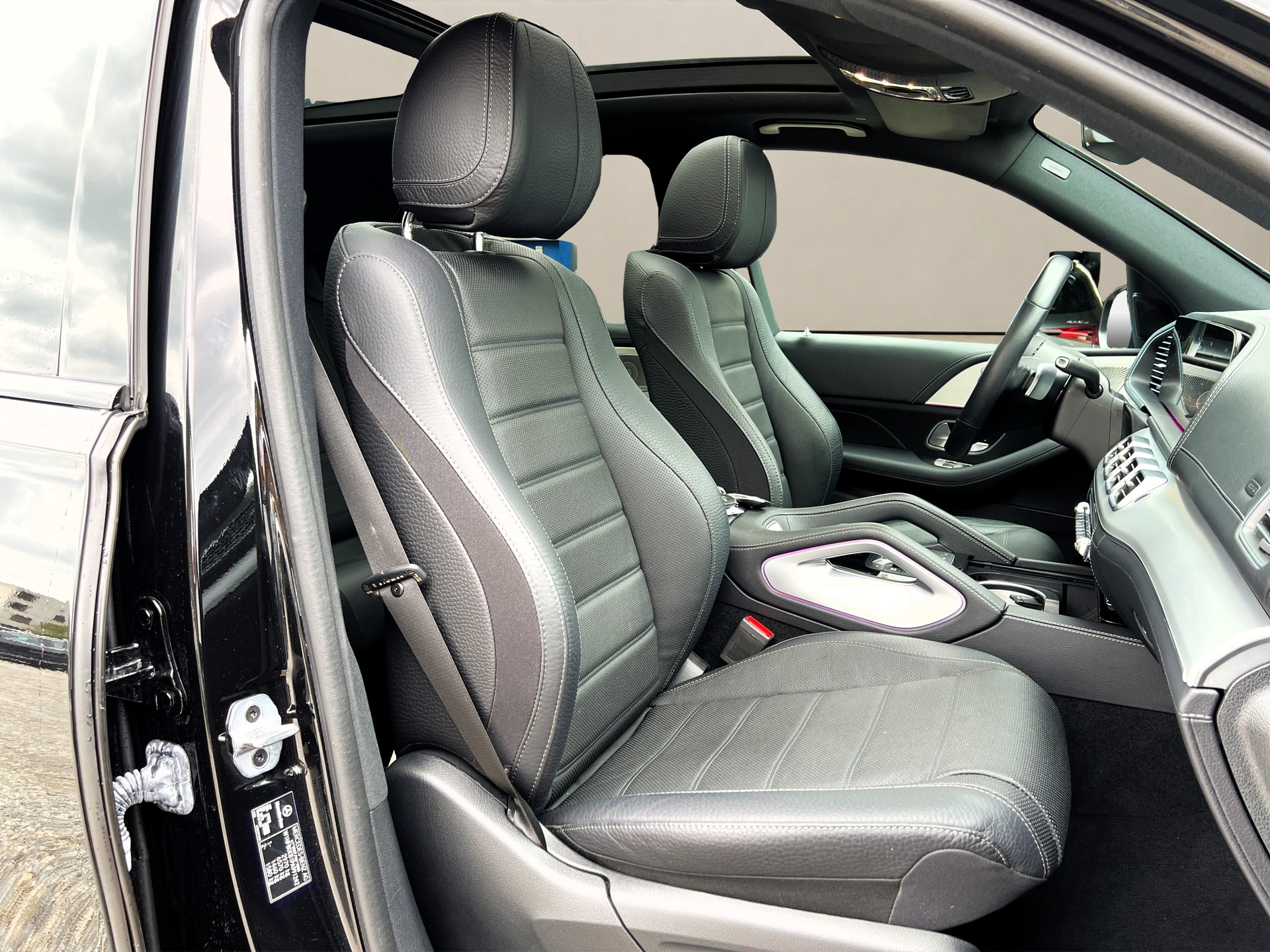 MERCEDES-BENZ GLE 300 d❗Facelift & Vollausstattung❗4Matic 9G-Tronic ✅CH-Fahrzeug & 8-fach bereift und Werksgarantie✅-image-8