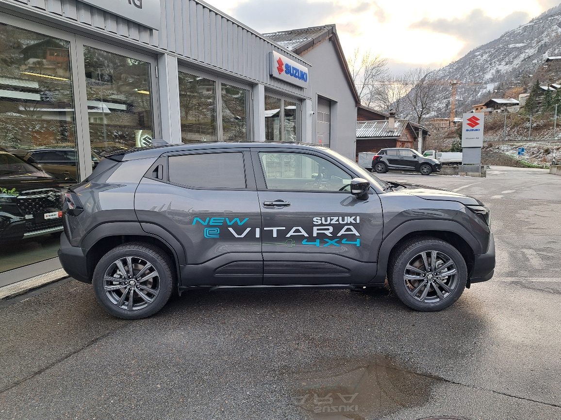 SUZUKI e-Vitara 61kWh Sakura Top 4x4-image-4