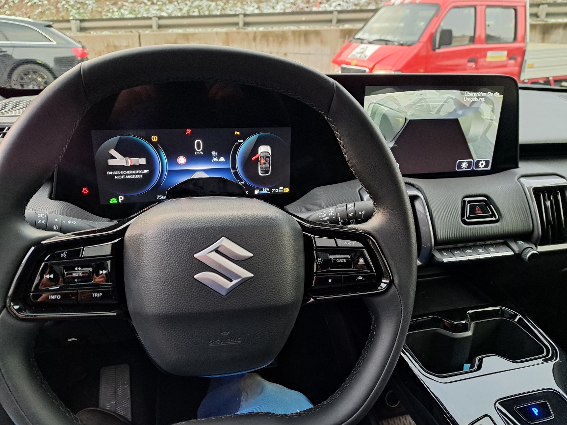 SUZUKI e-Vitara 61kWh Sakura Top 4x4-image-7