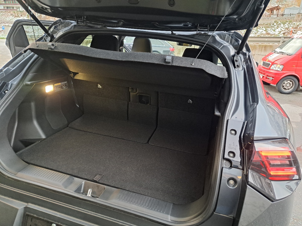 SUZUKI e-Vitara 61kWh Sakura Top 4x4-image-12
