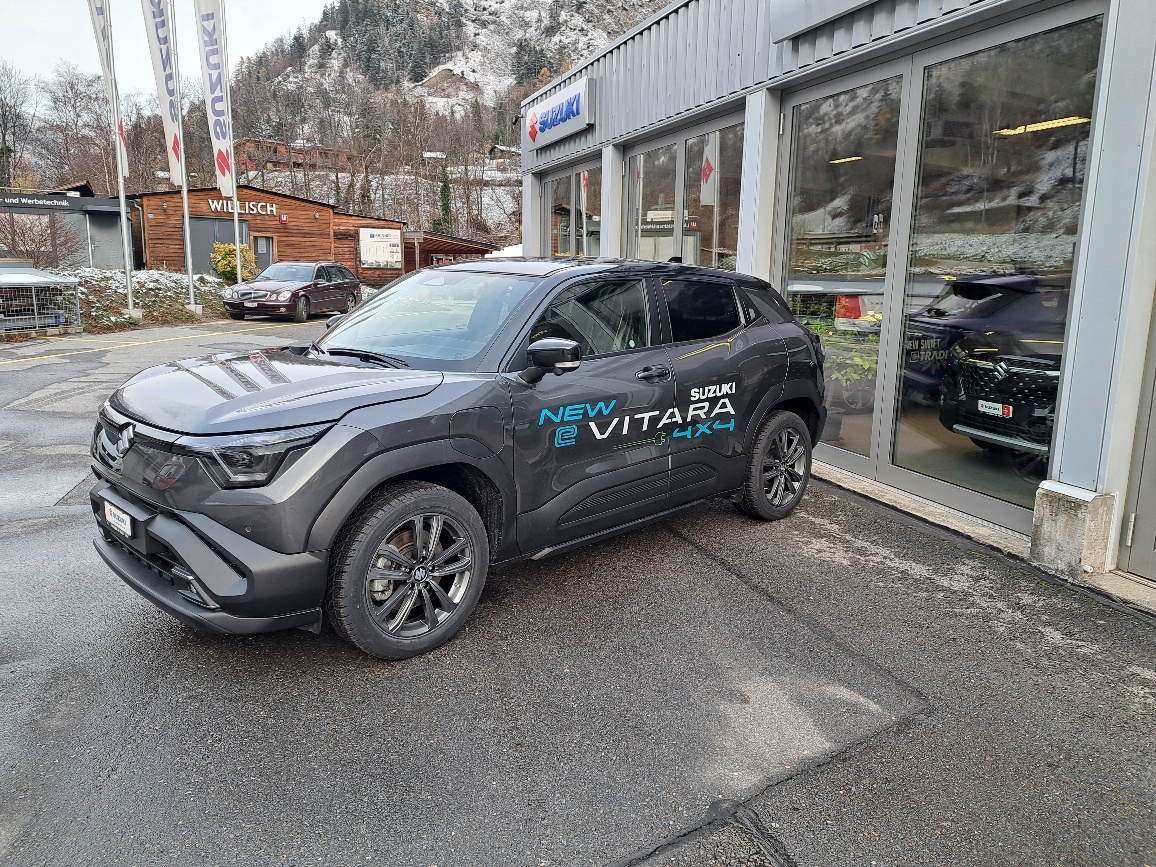 SUZUKI e-Vitara 61kWh Sakura Top 4x4-image-2