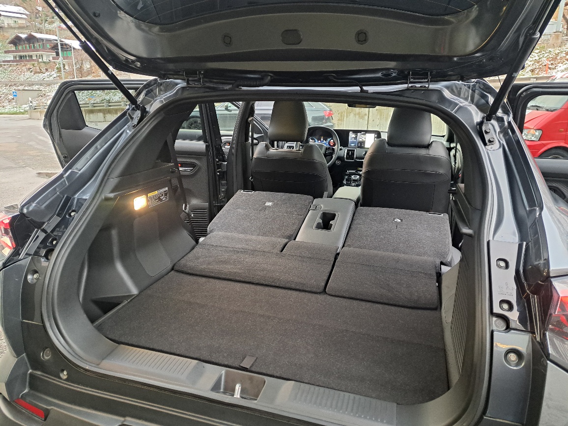 SUZUKI e-Vitara 61kWh Sakura Top 4x4-image-13