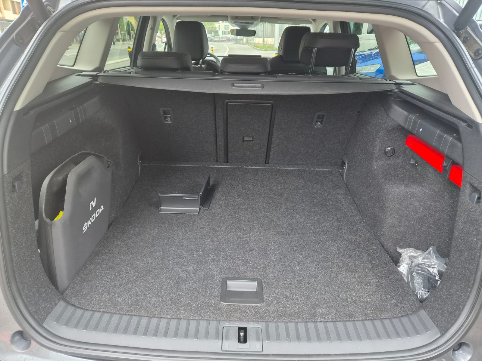 SKODA Enyaq iV 80x-image-10