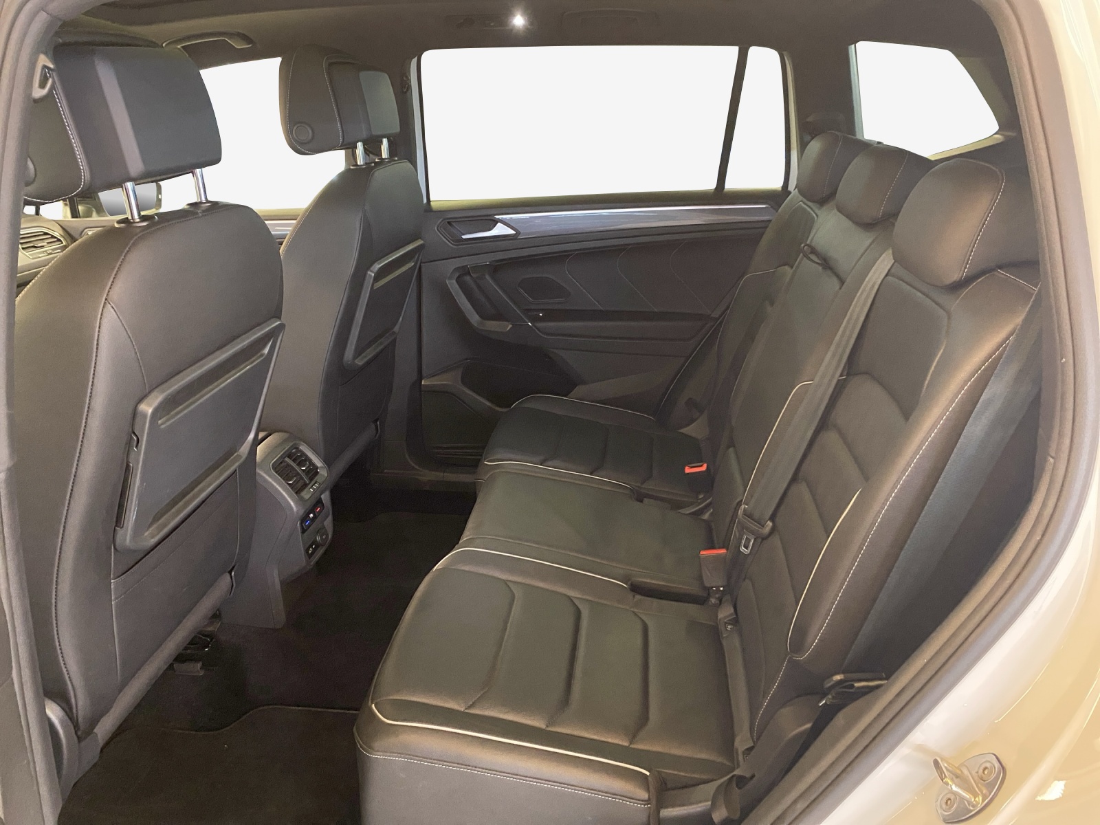 VW Tiguan Allspace 2.0TSI Highline 4Motion DSG-image-11