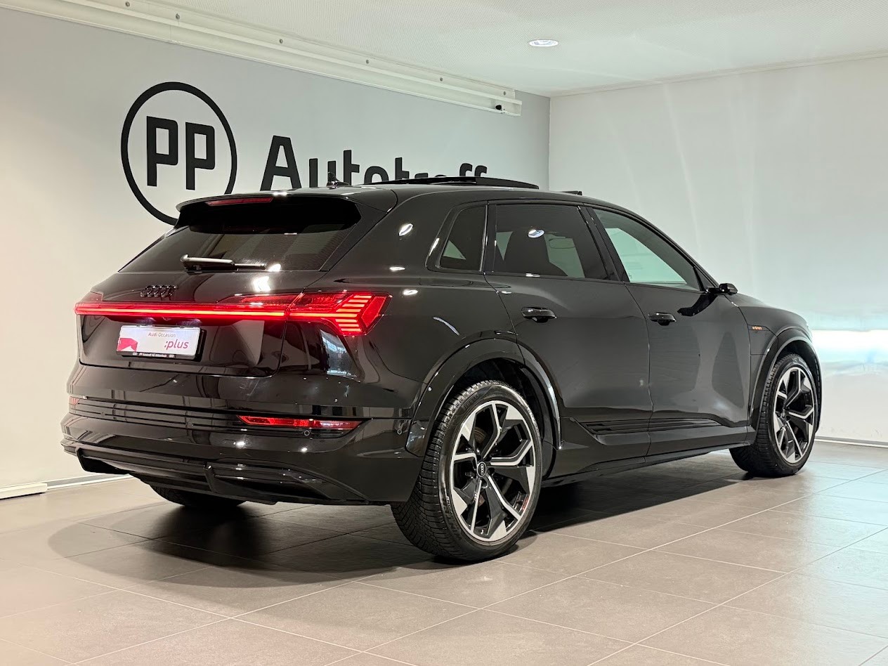 AUDI e-tron S quattro-image-14