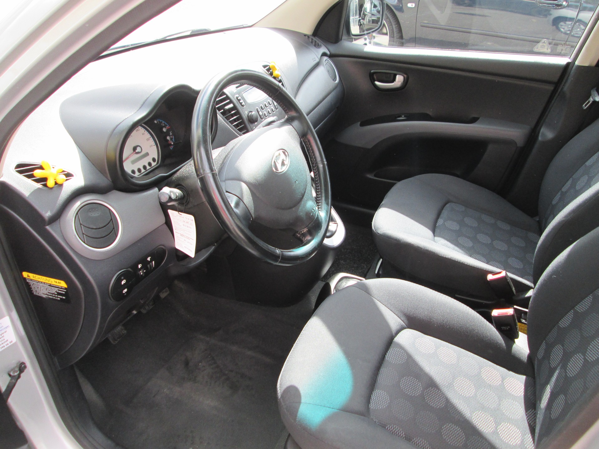 HYUNDAI i10 1.1 Style-image-7