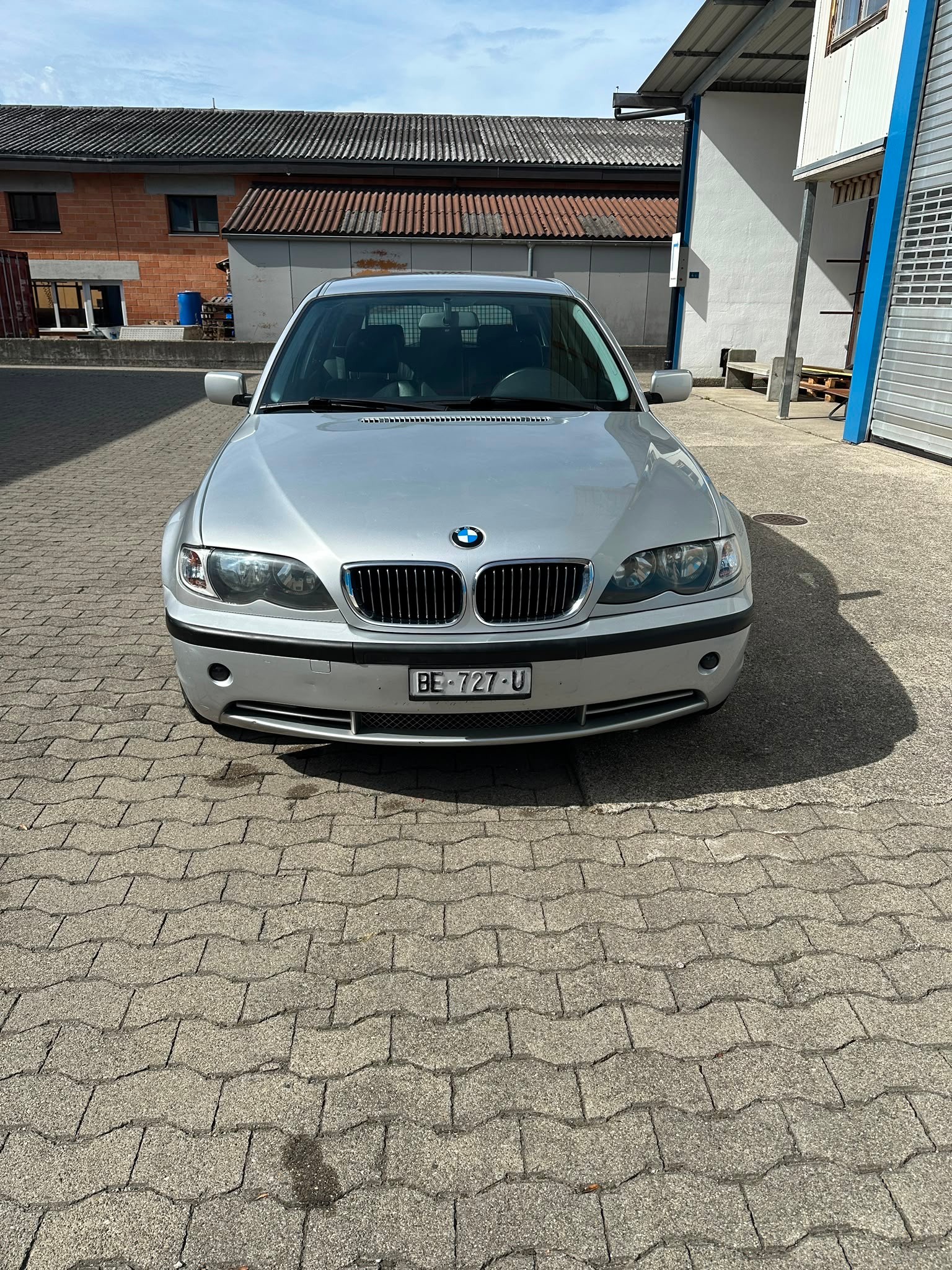 BMW 325xi Touring-image-1