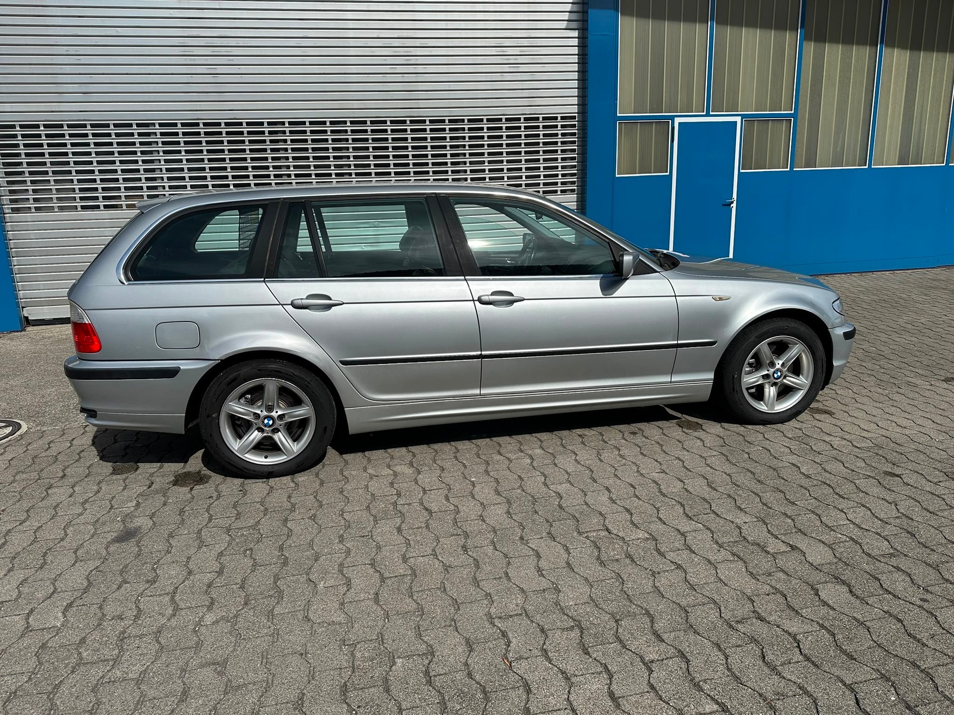 BMW 325xi Touring-image-3