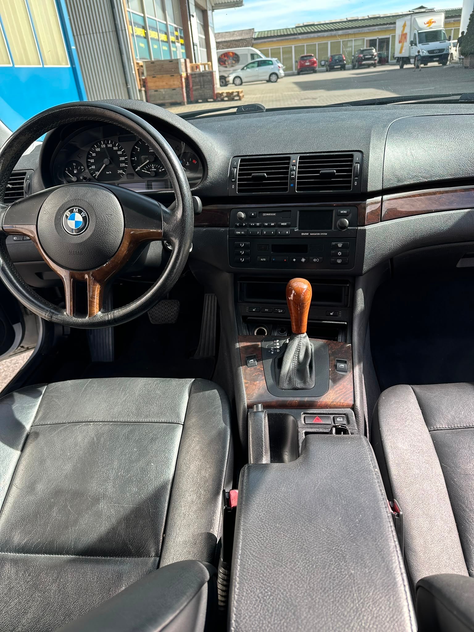 BMW 325xi Touring-image-6