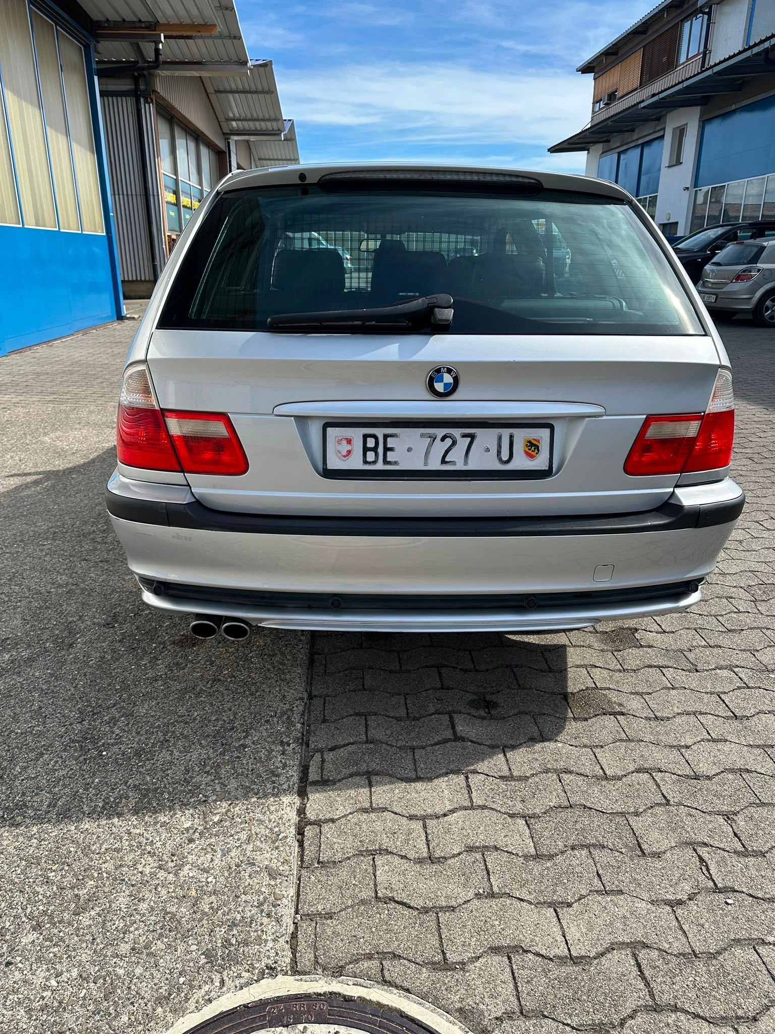 BMW 325xi Touring-image-5
