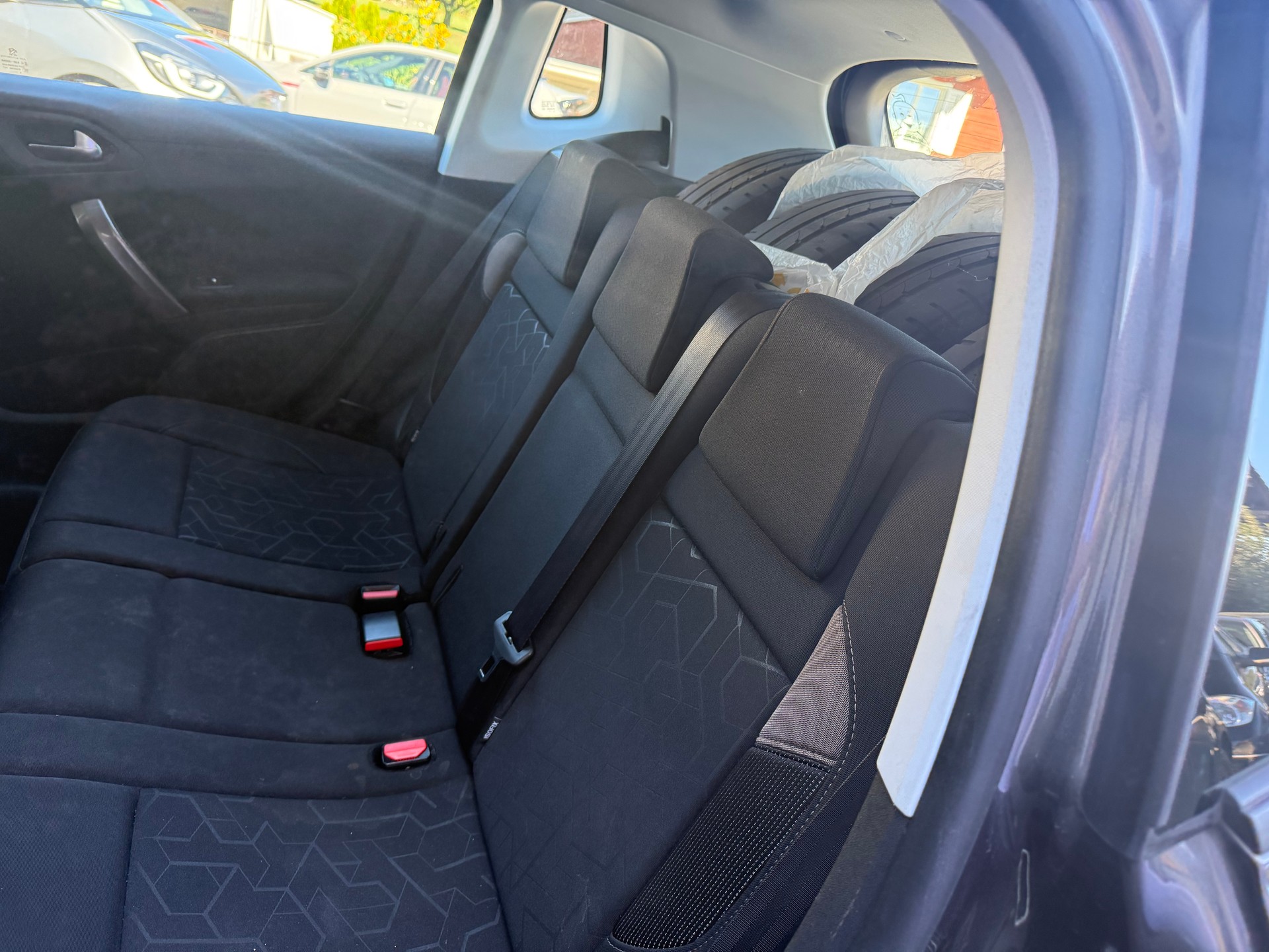 PEUGEOT 2008 1.2 VTI Allure-image-8