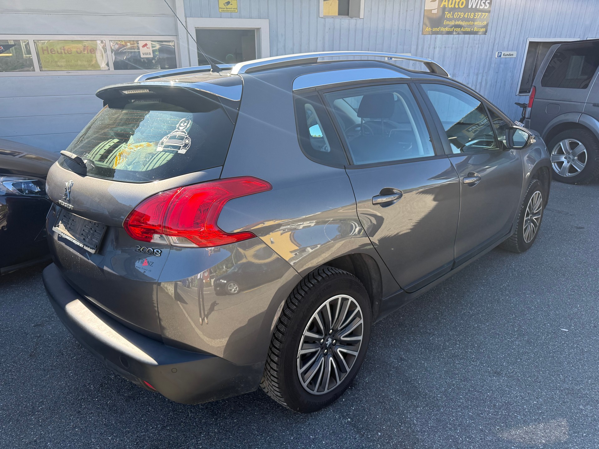 PEUGEOT 2008 1.2 VTI Allure-showroom-element-3
