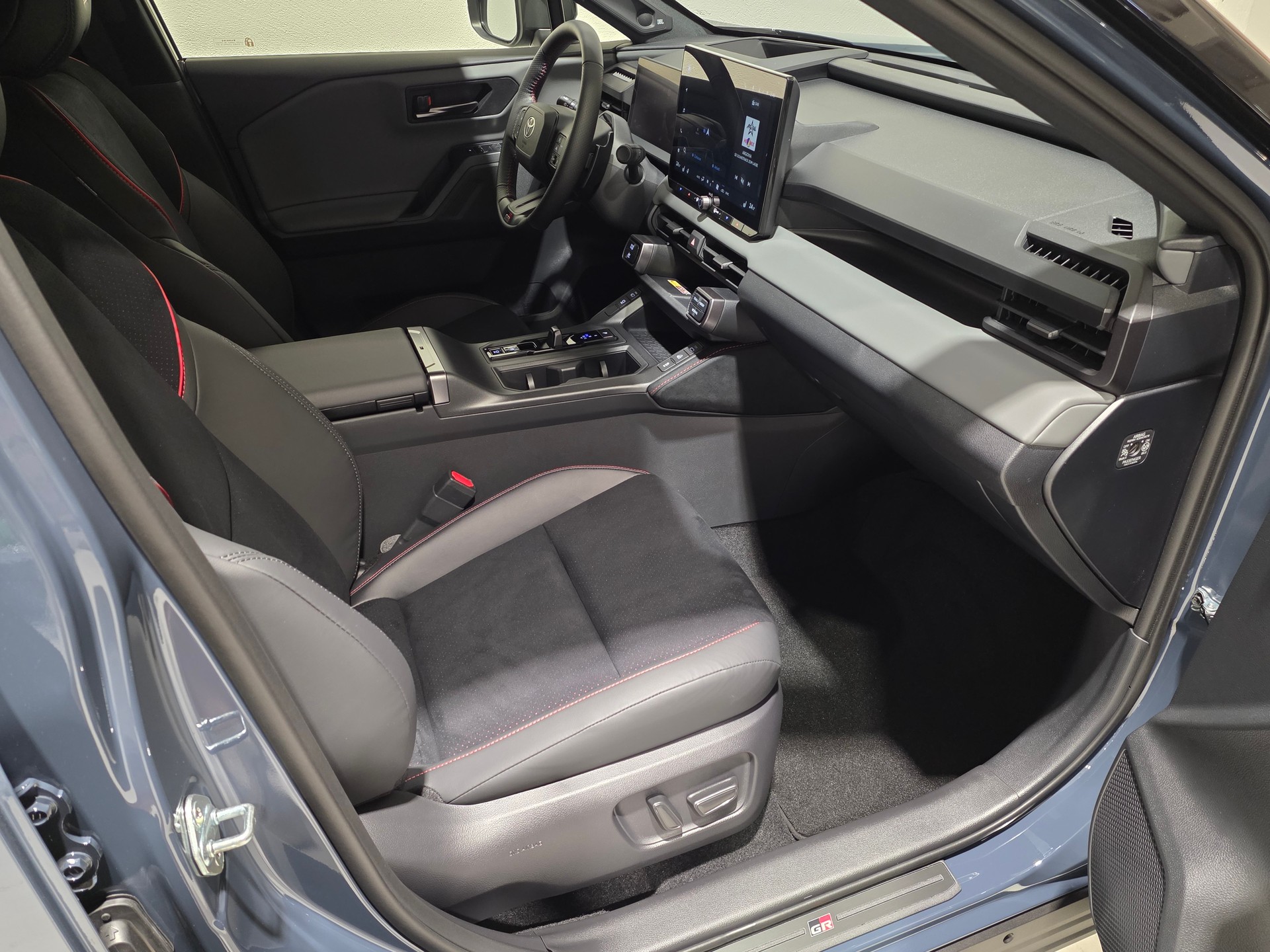 TOYOTA RAV-4 2.5 HSD GR Sport e-CVT AWD-image-22