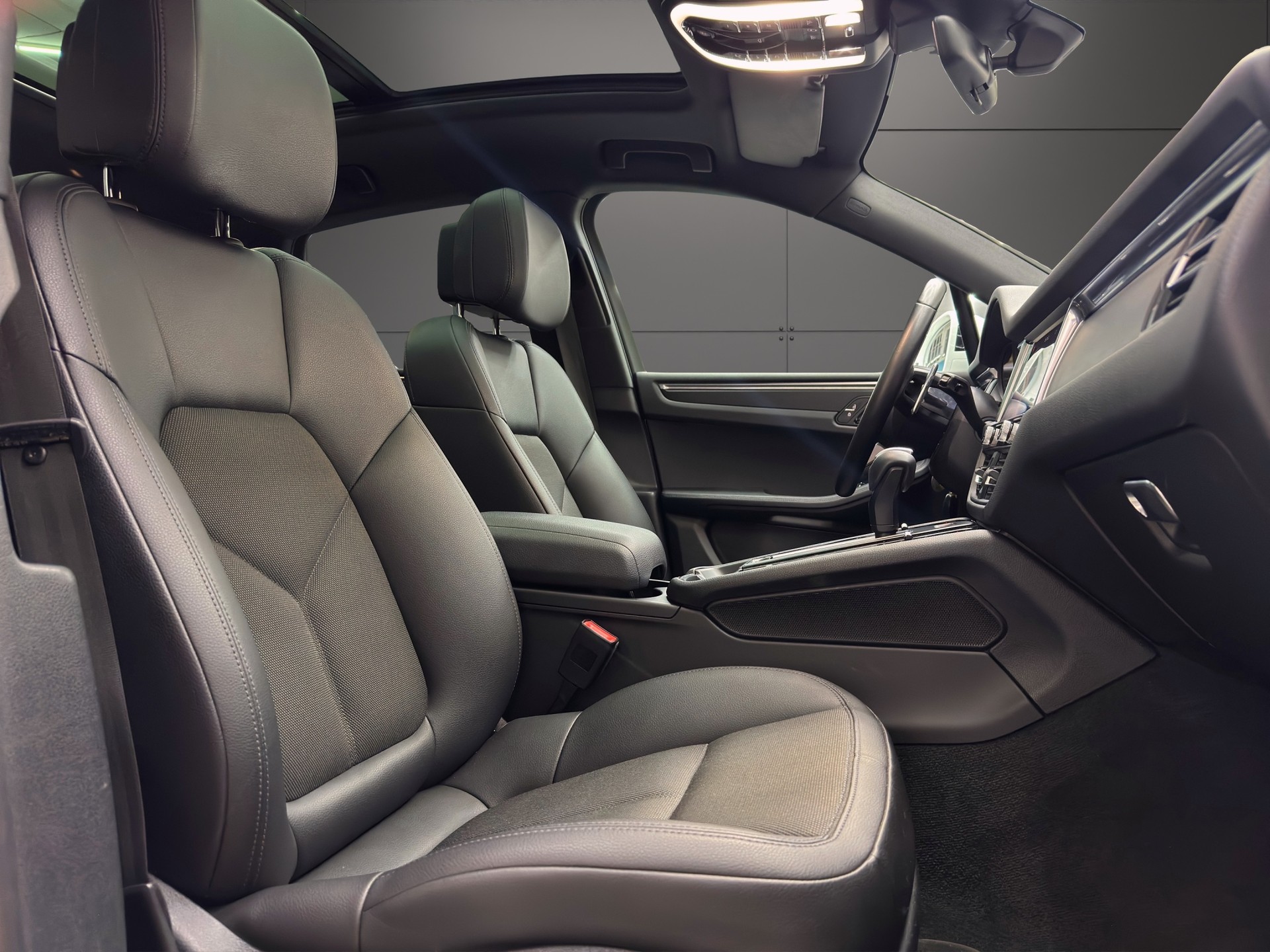 PORSCHE Macan PDK-image-12