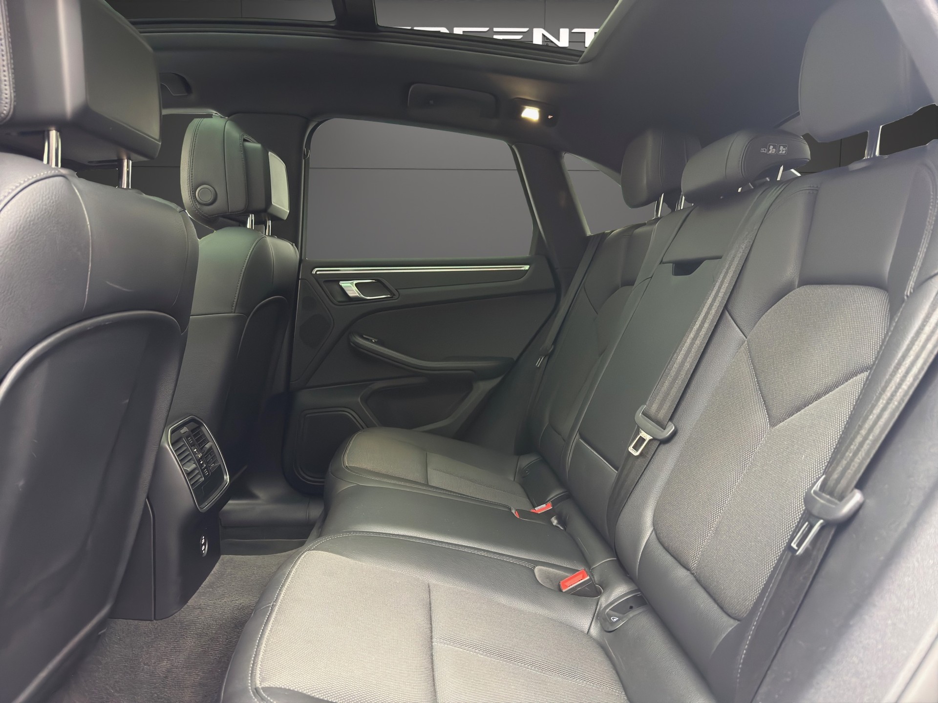 PORSCHE Macan PDK-image-14
