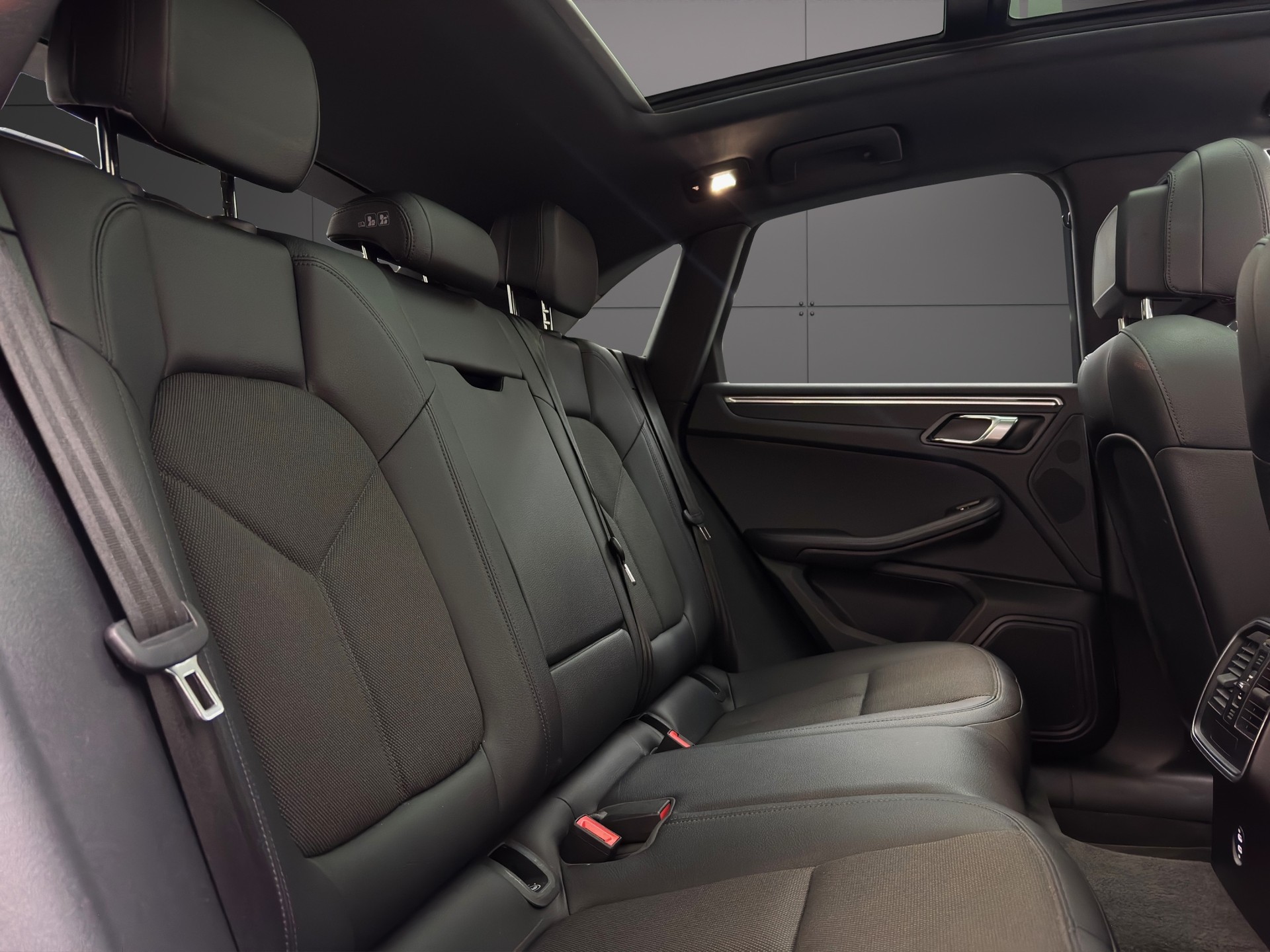 PORSCHE Macan PDK-image-13