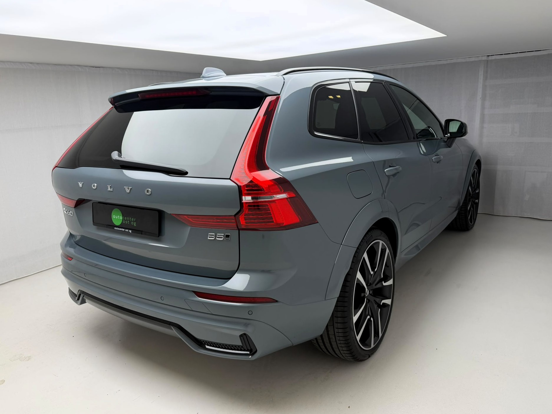 VOLVO XC60 B5 Benzin Mild Hybrid AWD Ultimate Dark Geartronic-showroom-element-3
