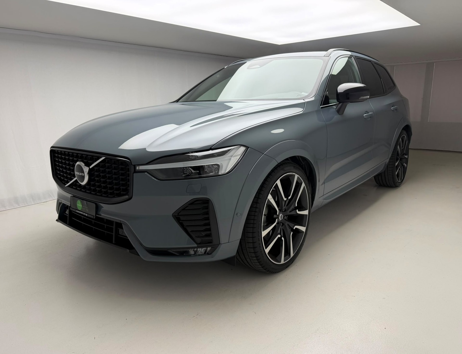 VOLVO XC60 B5 Benzin Mild Hybrid AWD Ultimate Dark Geartronic-showroom-element-1