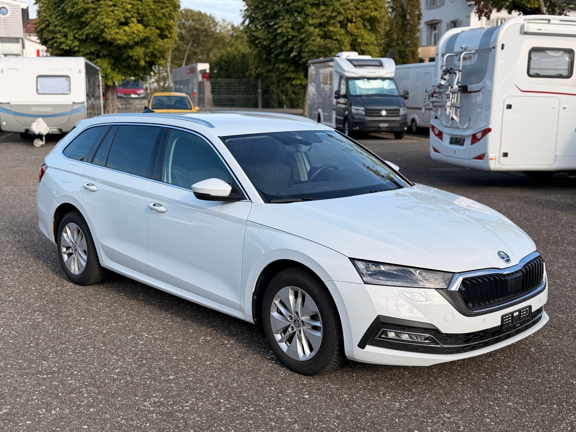 SKODA Octavia Combi 2.0 TDI DSG Ambition-image-1