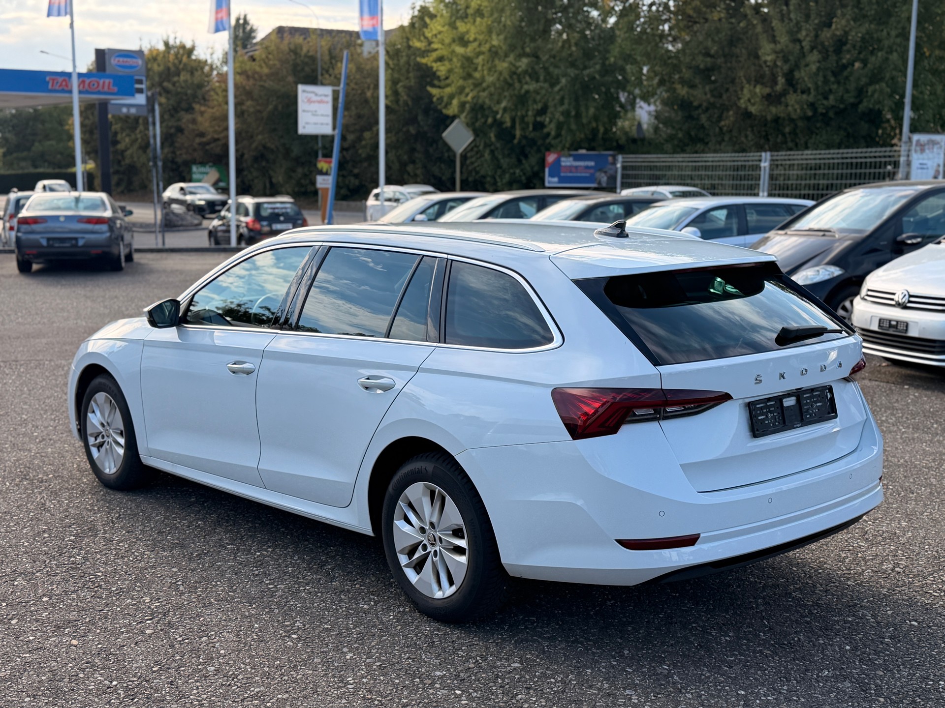 SKODA Octavia Combi 2.0 TDI DSG Ambition-image-3