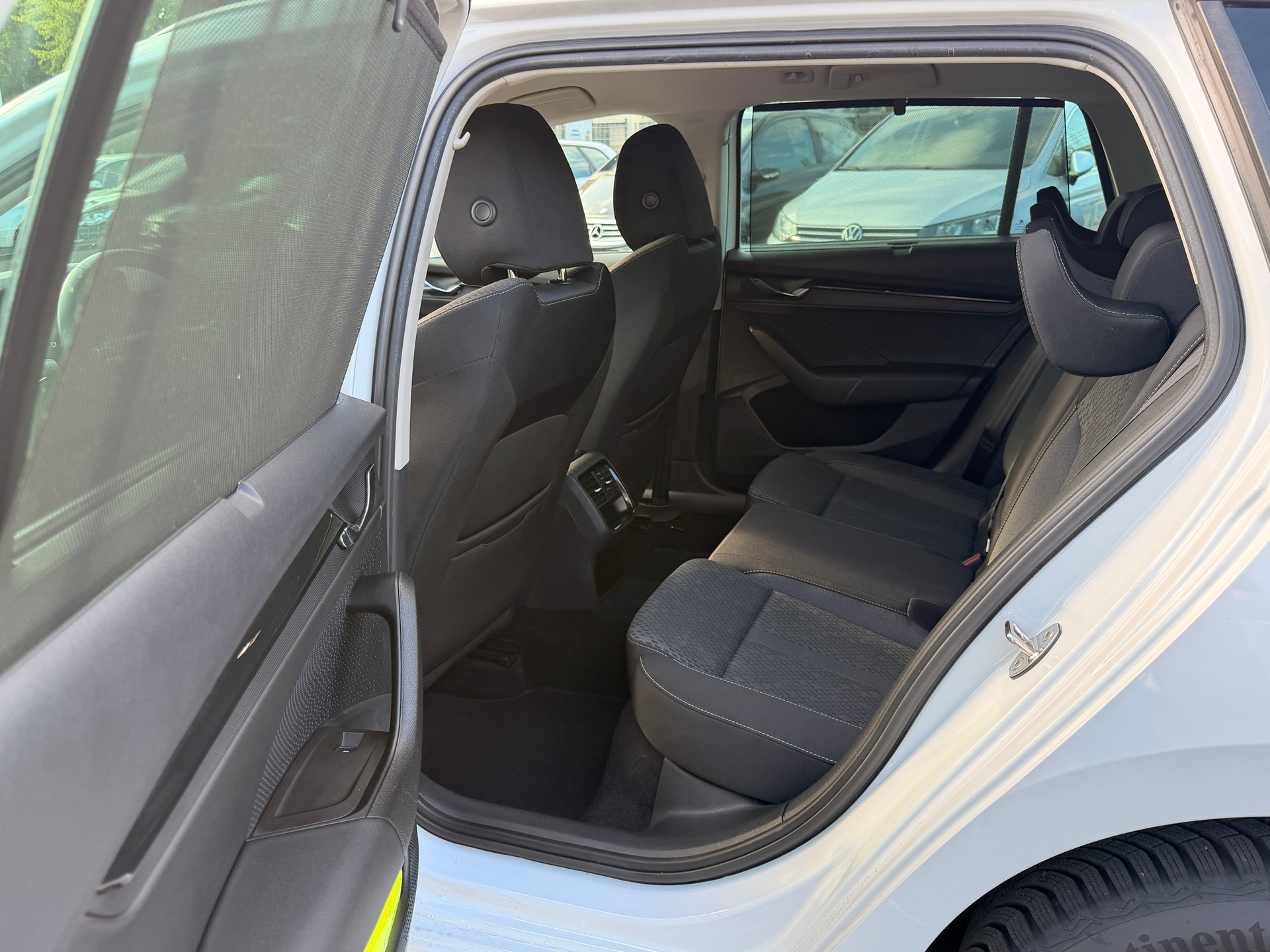 SKODA Octavia Combi 2.0 TDI DSG Ambition-image-5