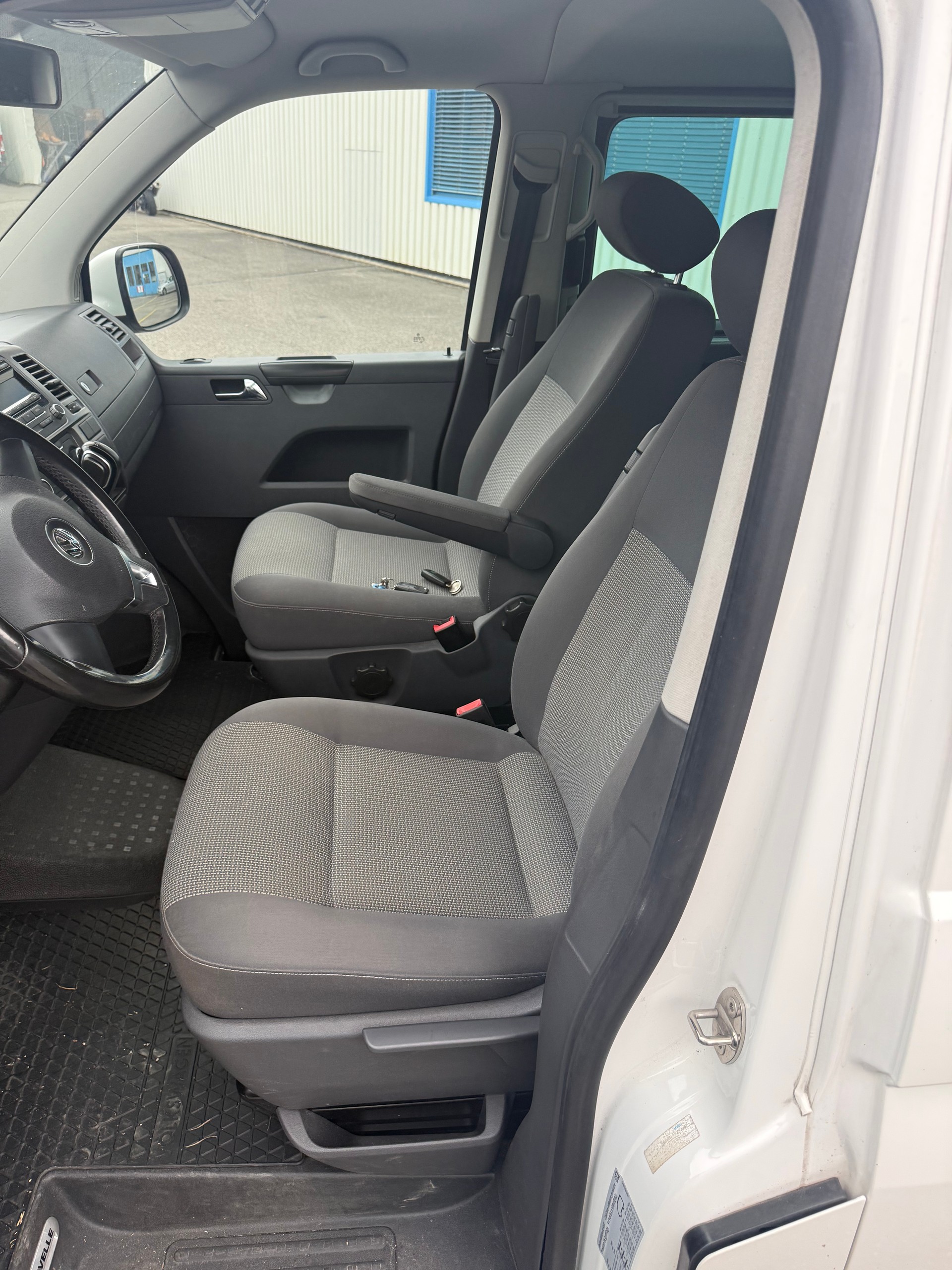 VW T5 Caravelle Comfortline 2.0 TDI CR DSG-image-7