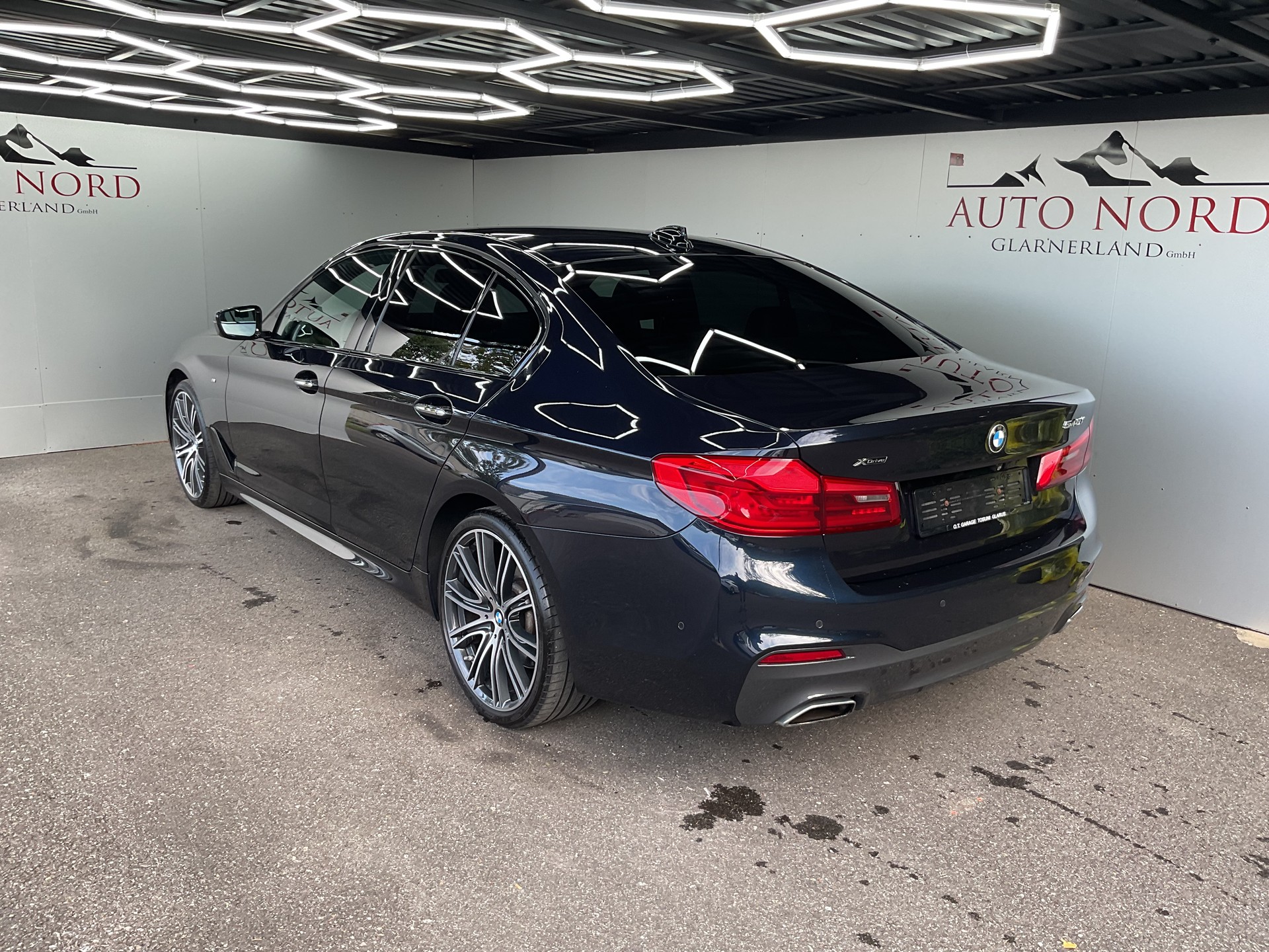 BMW 540i xDrive Steptronic-image-3